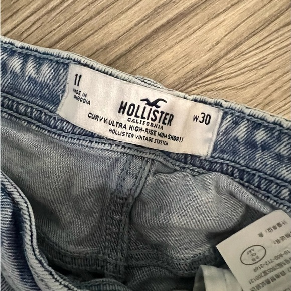 Hollister Distressed Denim Shorts - Picture 3 of 3